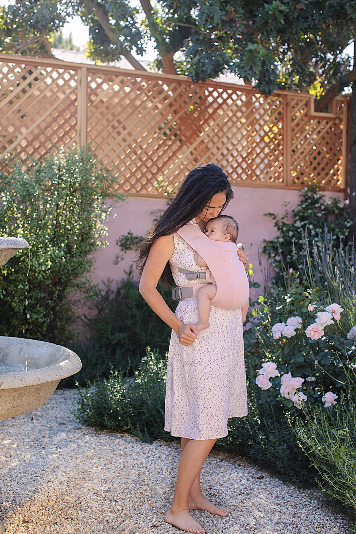 Ergobaby Embrace -kantoreppu vastasyntyneelle 0–12 kuukautta, Blush Pink