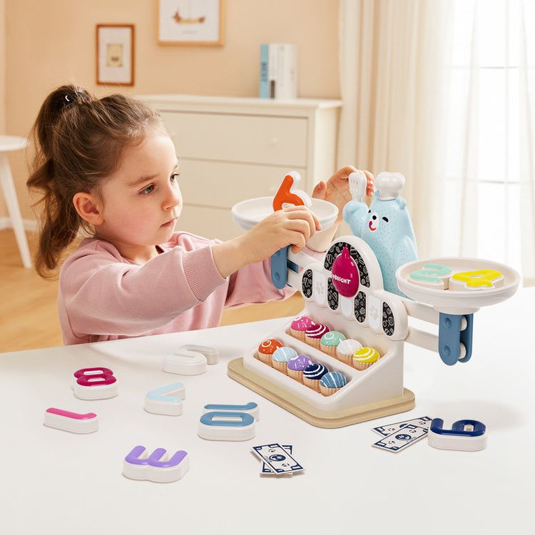 Topbright Yummy Bear matematiikkapeli, vaaka kuppikakuilla ja numeroilla (3+)