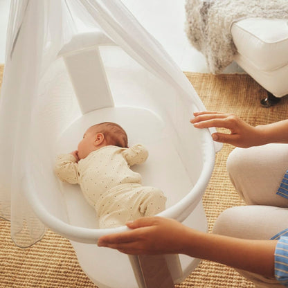 BabyBjörn Cradle -kehto vastasyntyneelle, hellä jousikeinunta, valkoinen, 0–6 kuukautta