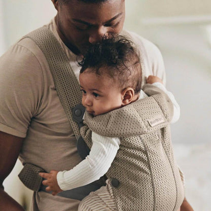 BabyBjörn Baby Carrier Mini kandekott, 3D Mesh, hall-beež