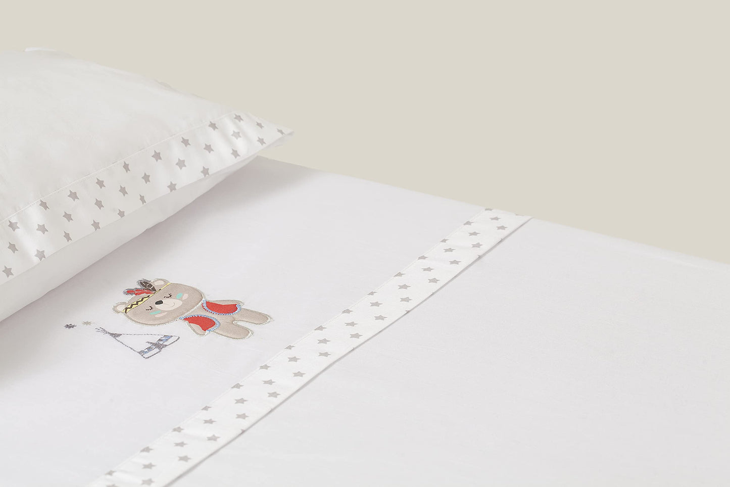 Interbaby Tipi Bear voodipesukomplekt beebivoodile 60 × 120 cm, valge/hall