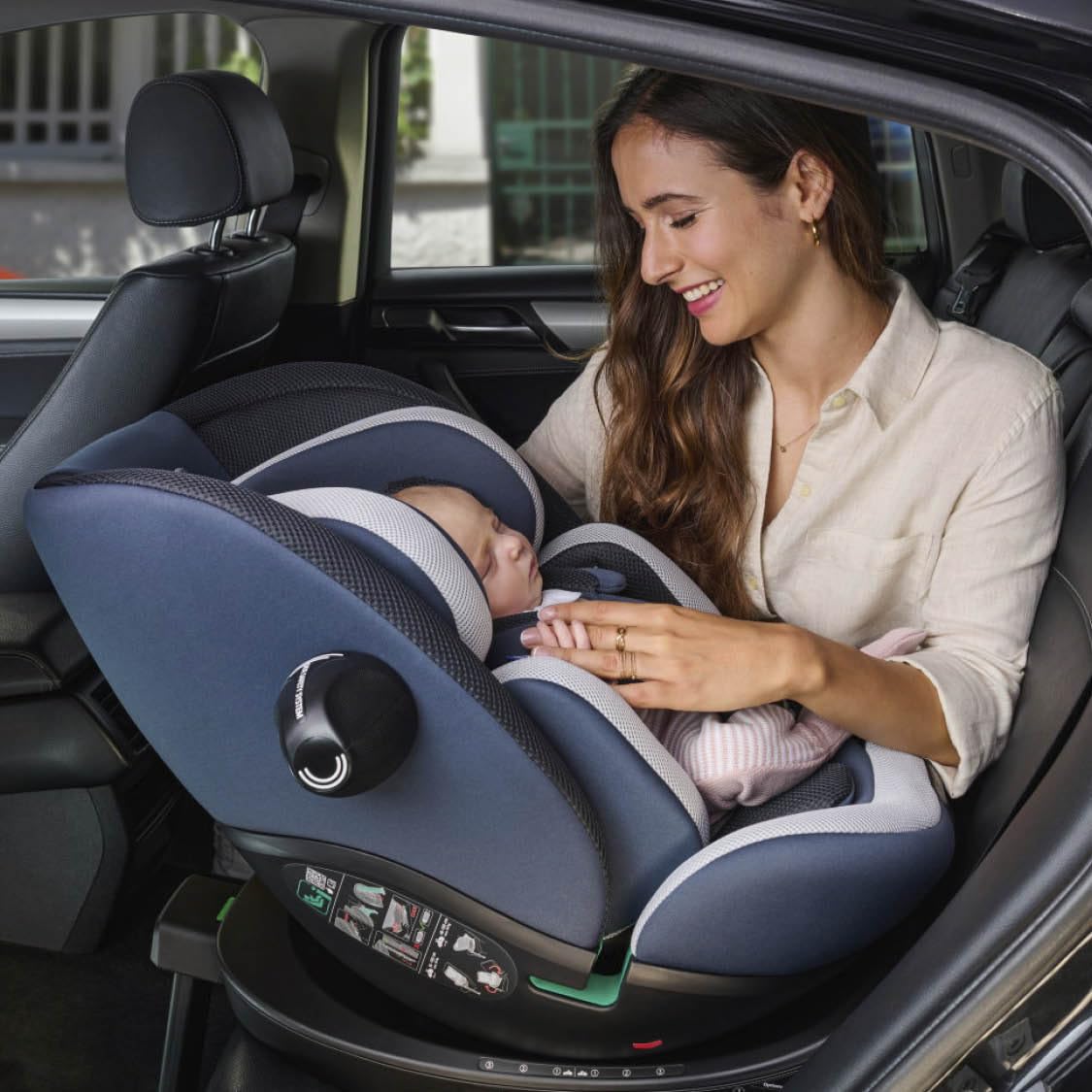 Chicco Everone i-Size turvatool ISOFIX-alusega, 0-36 kg, 40-150 cm, must
