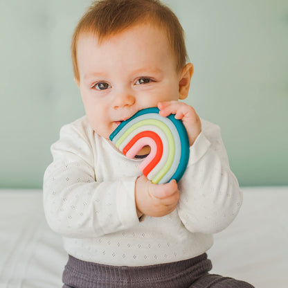 Suavinex silikoonist närimisrõngas beebile 0+, vikerkaarekujuline, värviline