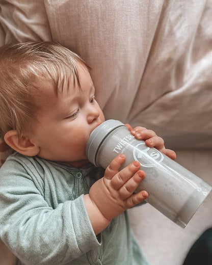 Twistshake koolikuvastane lutipudel 260 ml + piimapulbri konteiner, hall