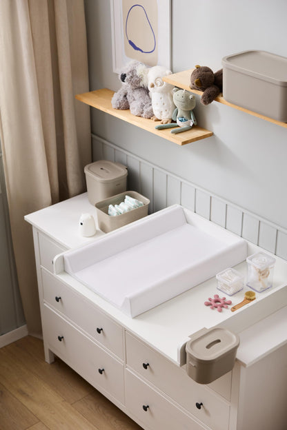 Rotho Babydesign kiilanmuotoinen hoitoalusta 70 x 50 x 10 cm, valkoinen