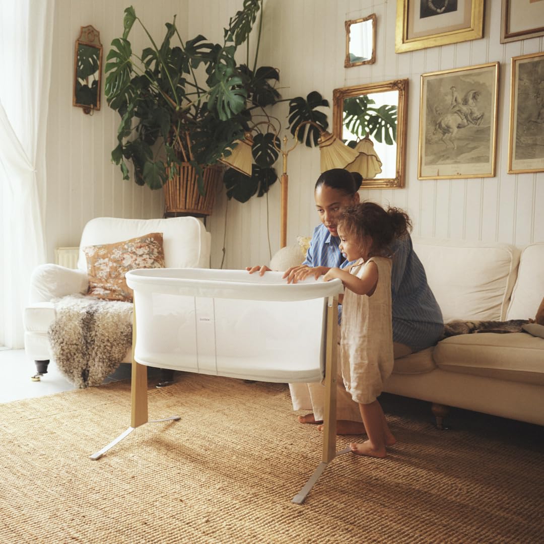 BabyBjörn Cradle -kehto vastasyntyneelle, hellä jousikeinunta, valkoinen, 0–6 kuukautta