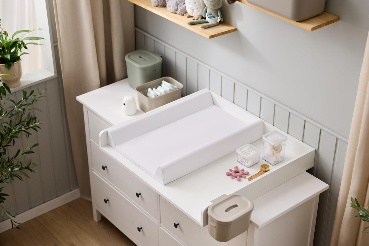Rotho Babydesign kiilanmuotoinen hoitoalusta 70 x 50 x 10 cm, valkoinen