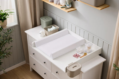 Rotho Babydesign kiilanmuotoinen hoitoalusta 70 x 50 x 10 cm, valkoinen