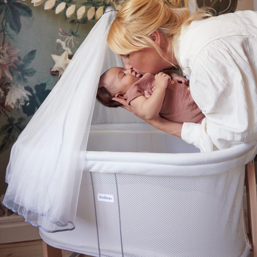 BabyBjörn Cradle -kehto vastasyntyneelle, hellä jousikeinunta, valkoinen, 0–6 kuukautta