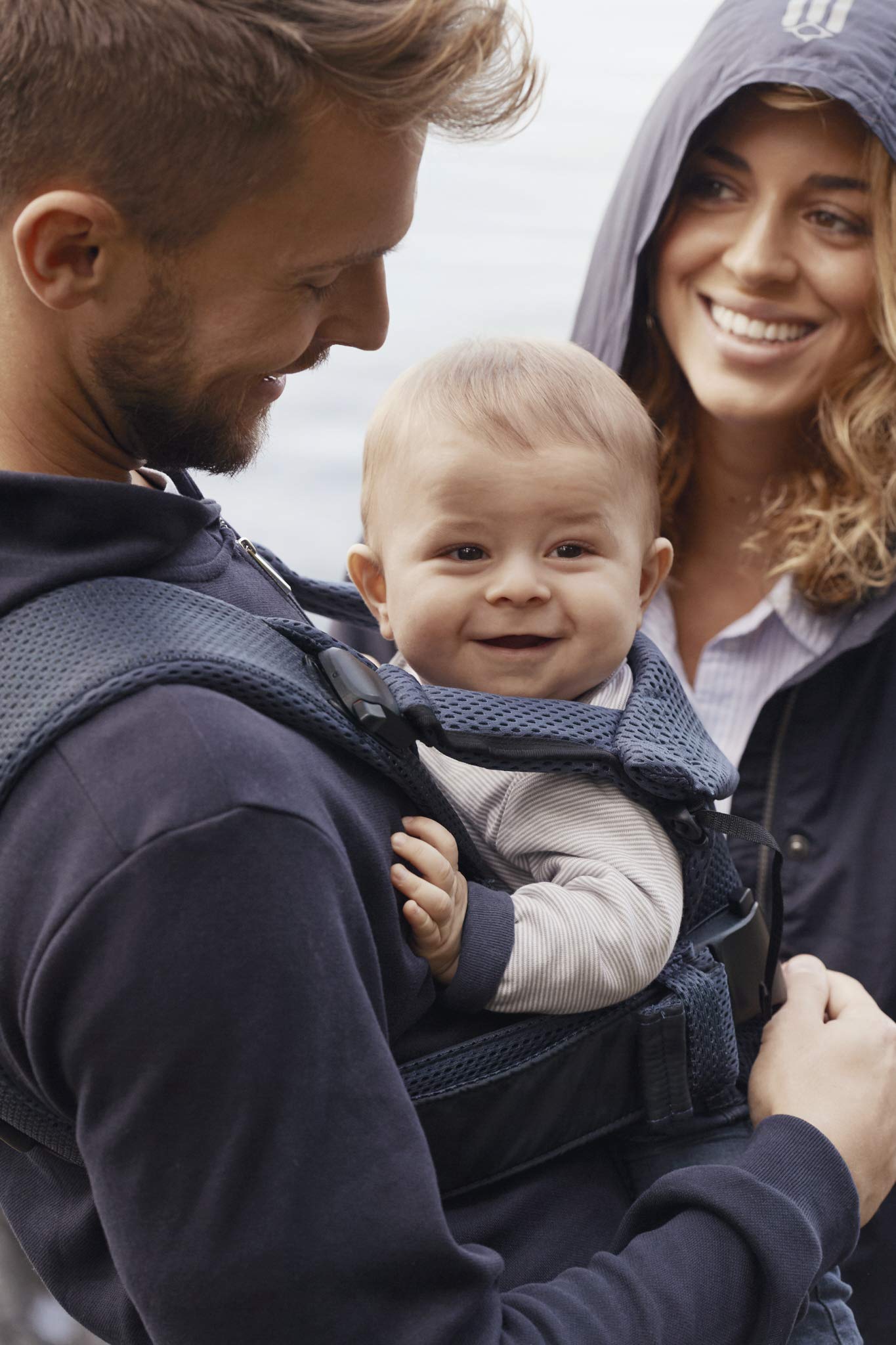 BabyBjörn Baby Carrier One Air kandekott, 3D mesh, tumesinine