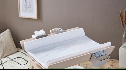 Rotho Babydesign kiilanmuotoinen hoitoalusta 70 x 50 x 10 cm, valkoinen