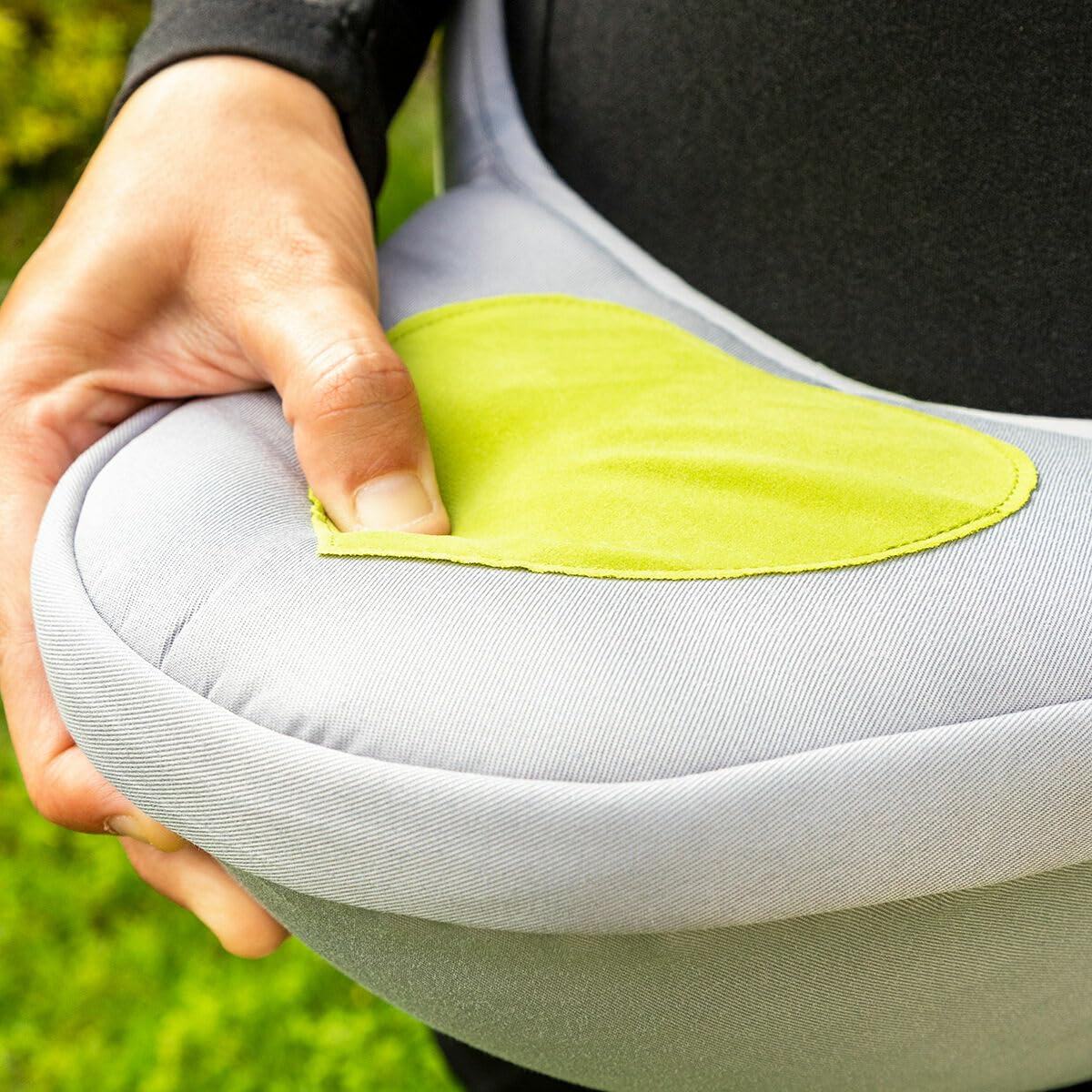 InnovaGoods ergonoomiline lapsekandmisvöö, taskutega, 0–3 a