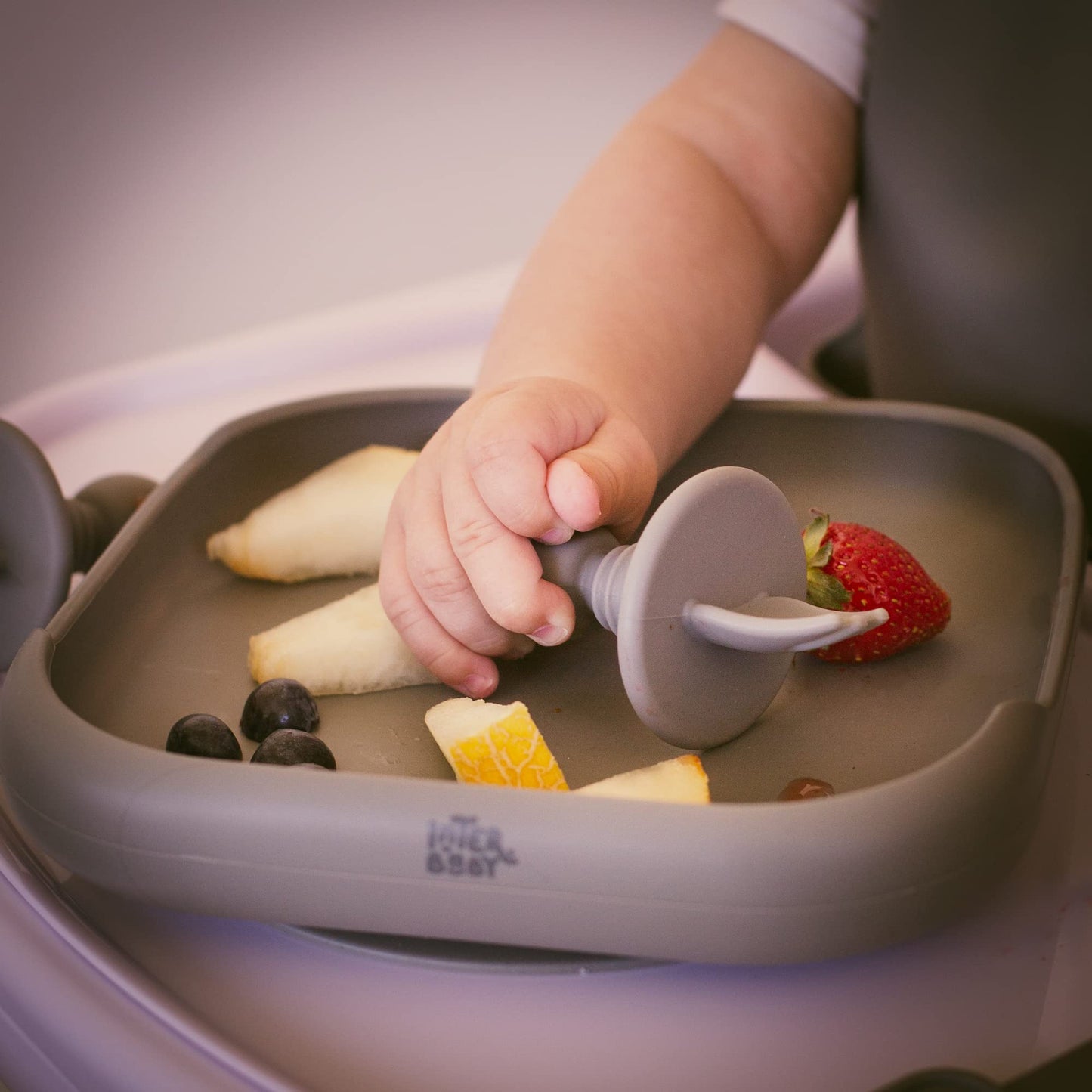 Interbaby silikoonist iminappkinnitusega taldrik, hall