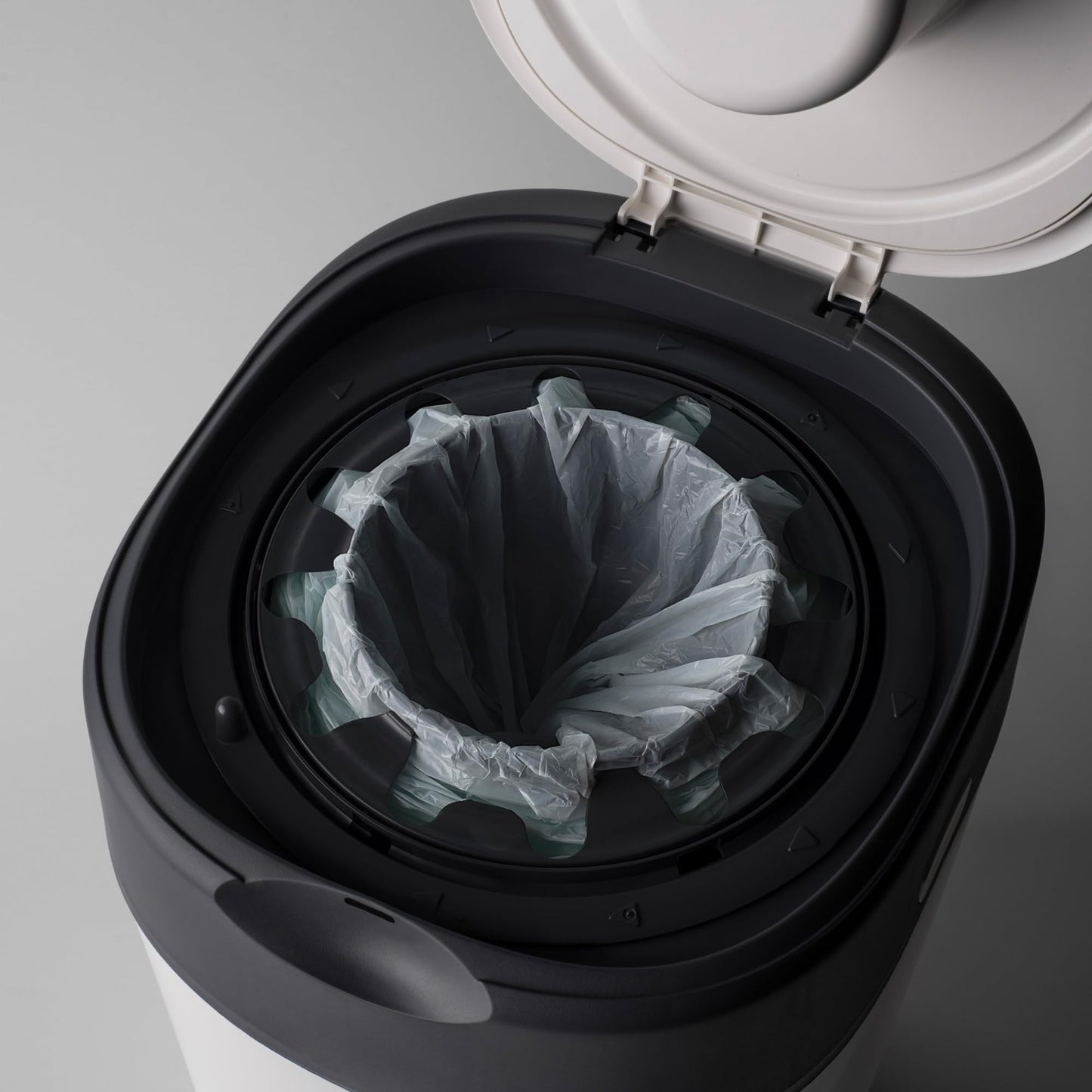 Tommee Tippee Twist & Click XL mähkmekonteiner + 1 täitekassett