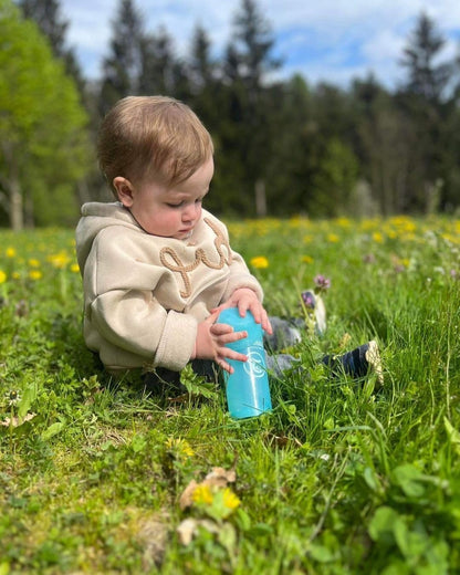 Twistshake Kid Cup lekkekindel joogipudel puuviljasegajaga 360 ml – sinine