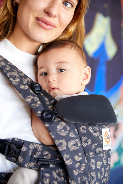 Ergobaby Omni Dream 4-ühes kandekott vastsündinule, SoftTouch puuvill, Black Leopard