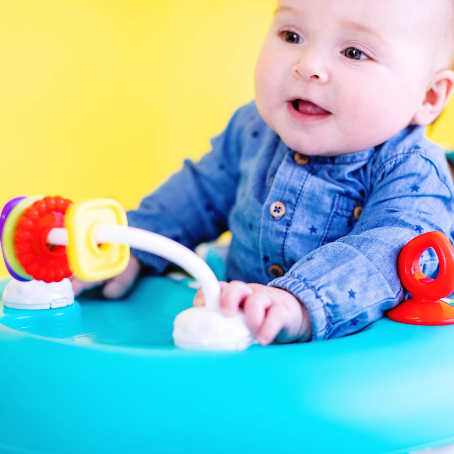 Bright Starts Giggling Safari beebikäimisraam – 6+ kuud, reguleeritav kõrgus ja kokkupandav raam