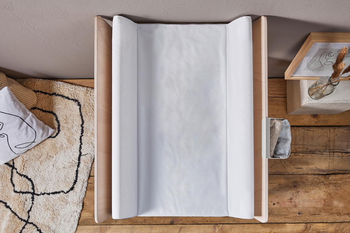 Rotho Babydesign kiilanmuotoinen hoitoalusta 70 x 50 x 10 cm, valkoinen