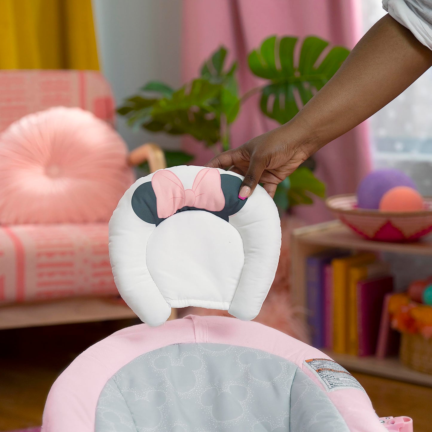 Bright Starts Minnie Mouse babykiik Rosy Skies, vibra, muusika, 3 mänguasja, 1 tk