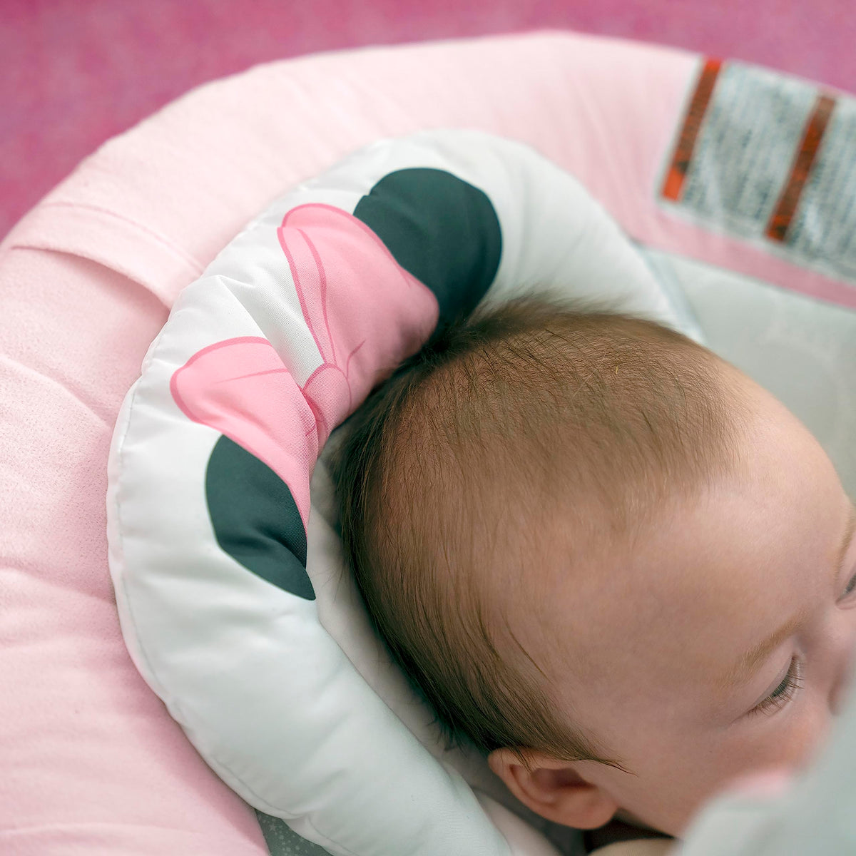 Bright Starts Minnie Mouse babykiik Rosy Skies, vibra, muusika, 3 mänguasja, 1 tk
