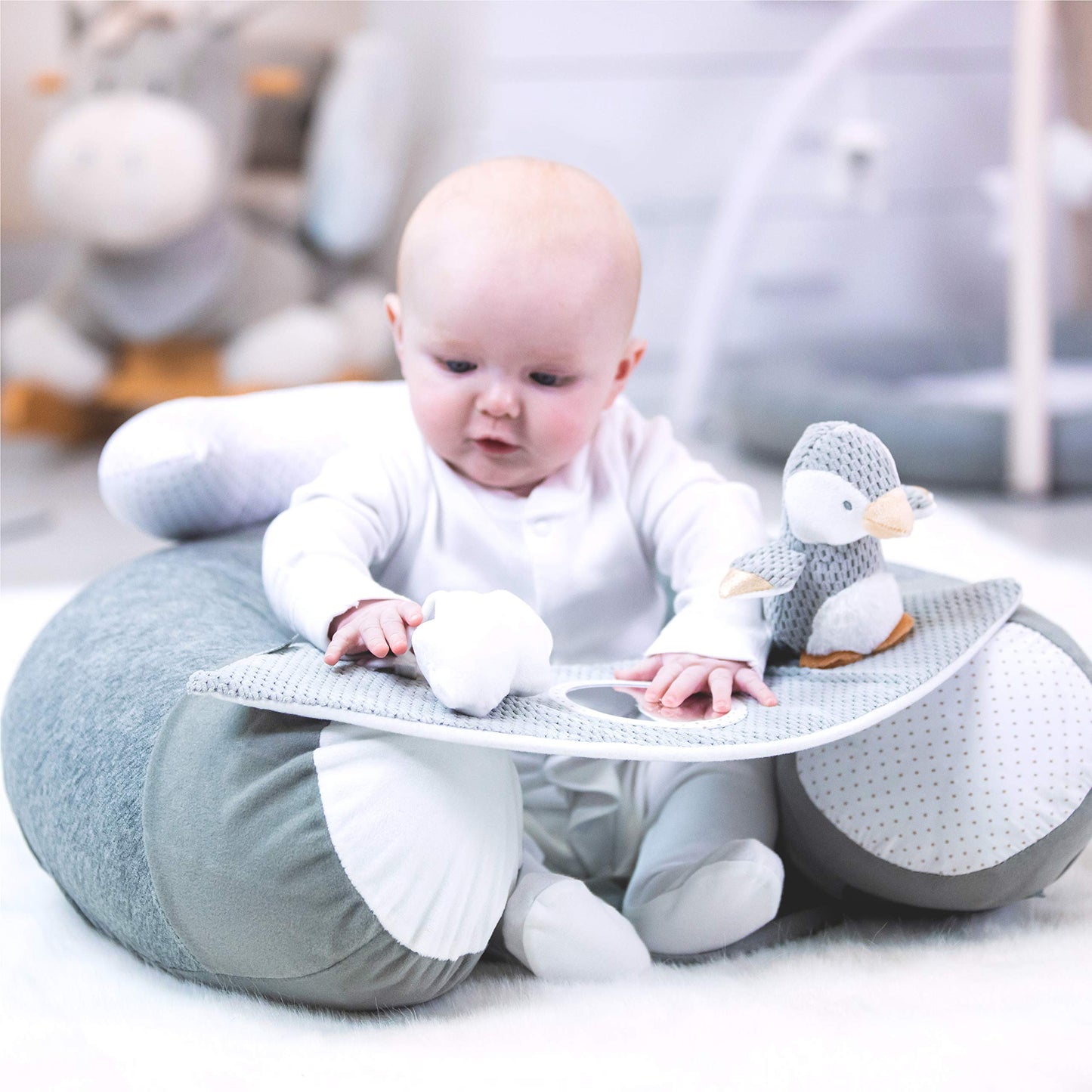 Nuby Penguin Sit-Me-Up täispuhutav iste mängualusega, 6+ kuud