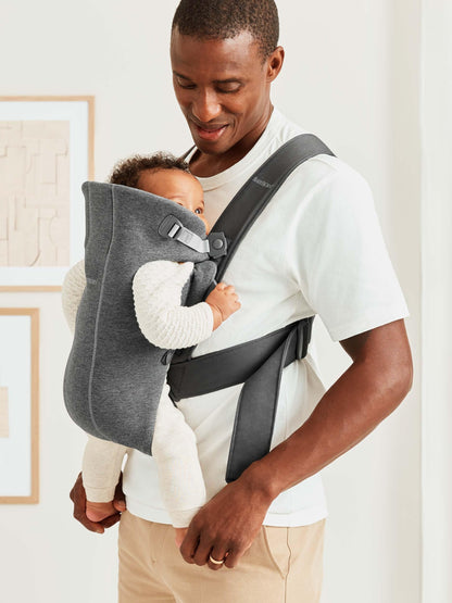 BabyBjörn Baby Carrier Mini kandekott, 3D-jersey, tumehall