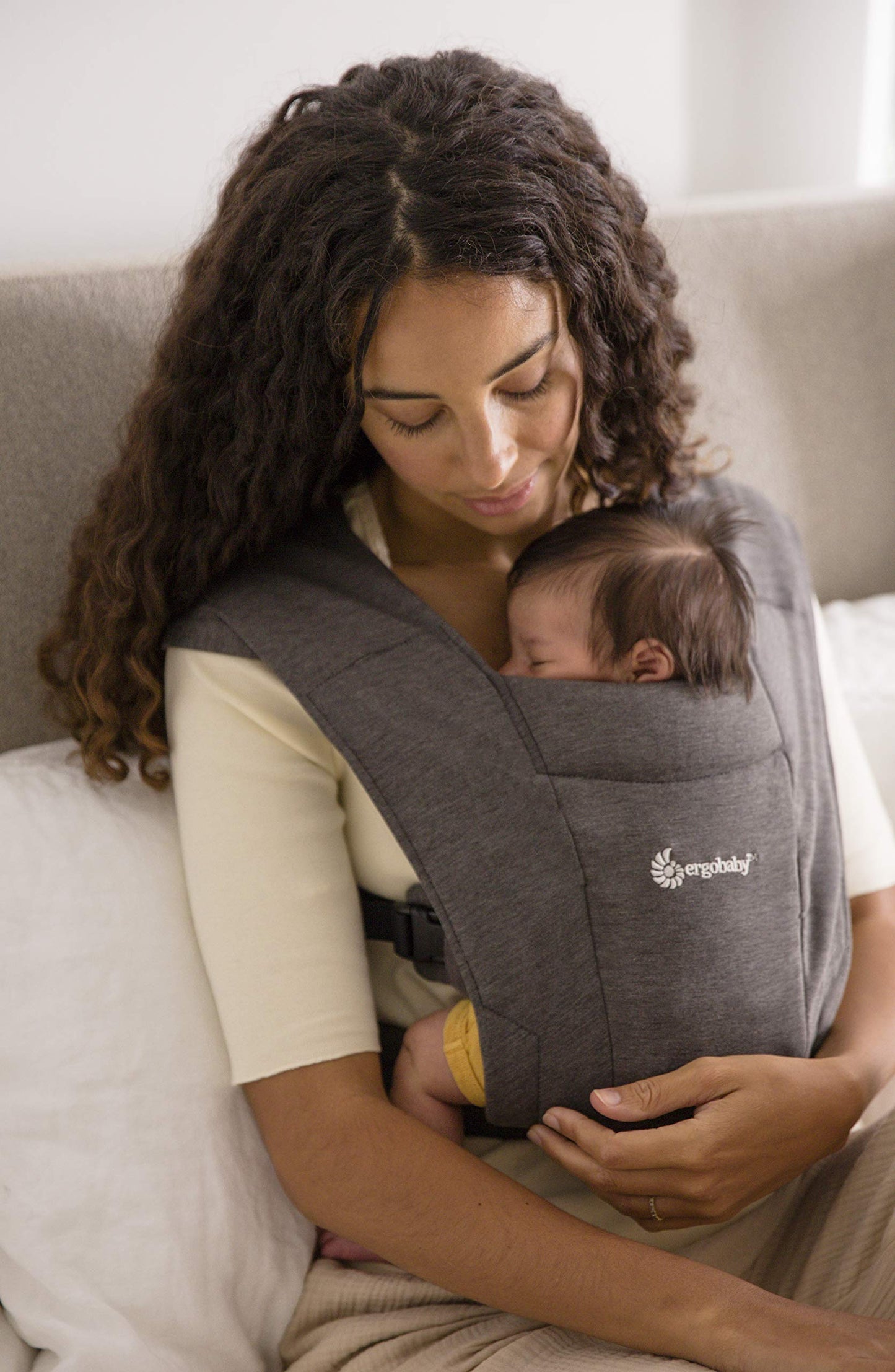 Ergobaby Embrace vastsündinu kandelina, pehme ja ergonoomiline, Heather Grey