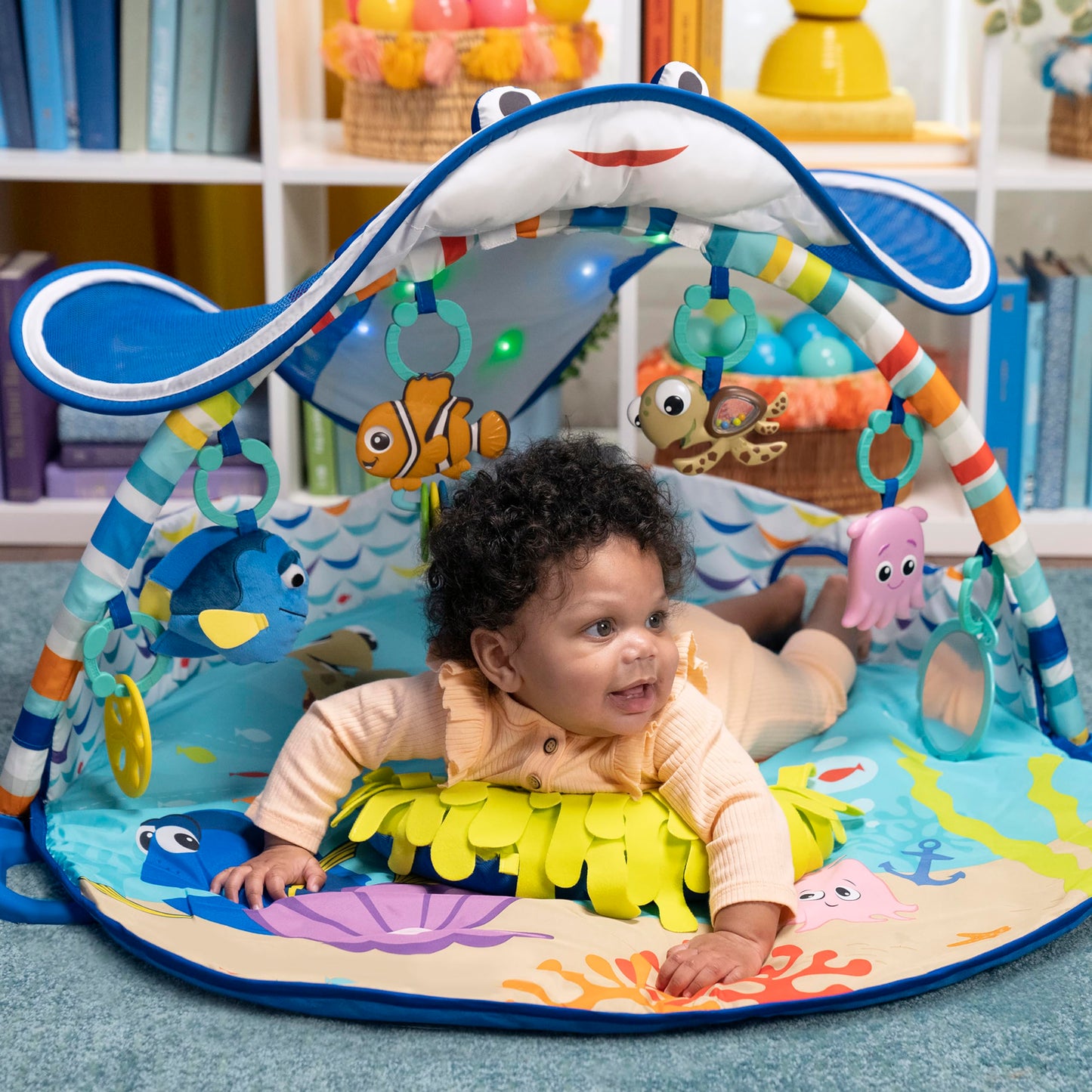 Bright Starts Disney Baby Finding Nemo Mr. Ray mängumatt ja aktiivsuskeskus