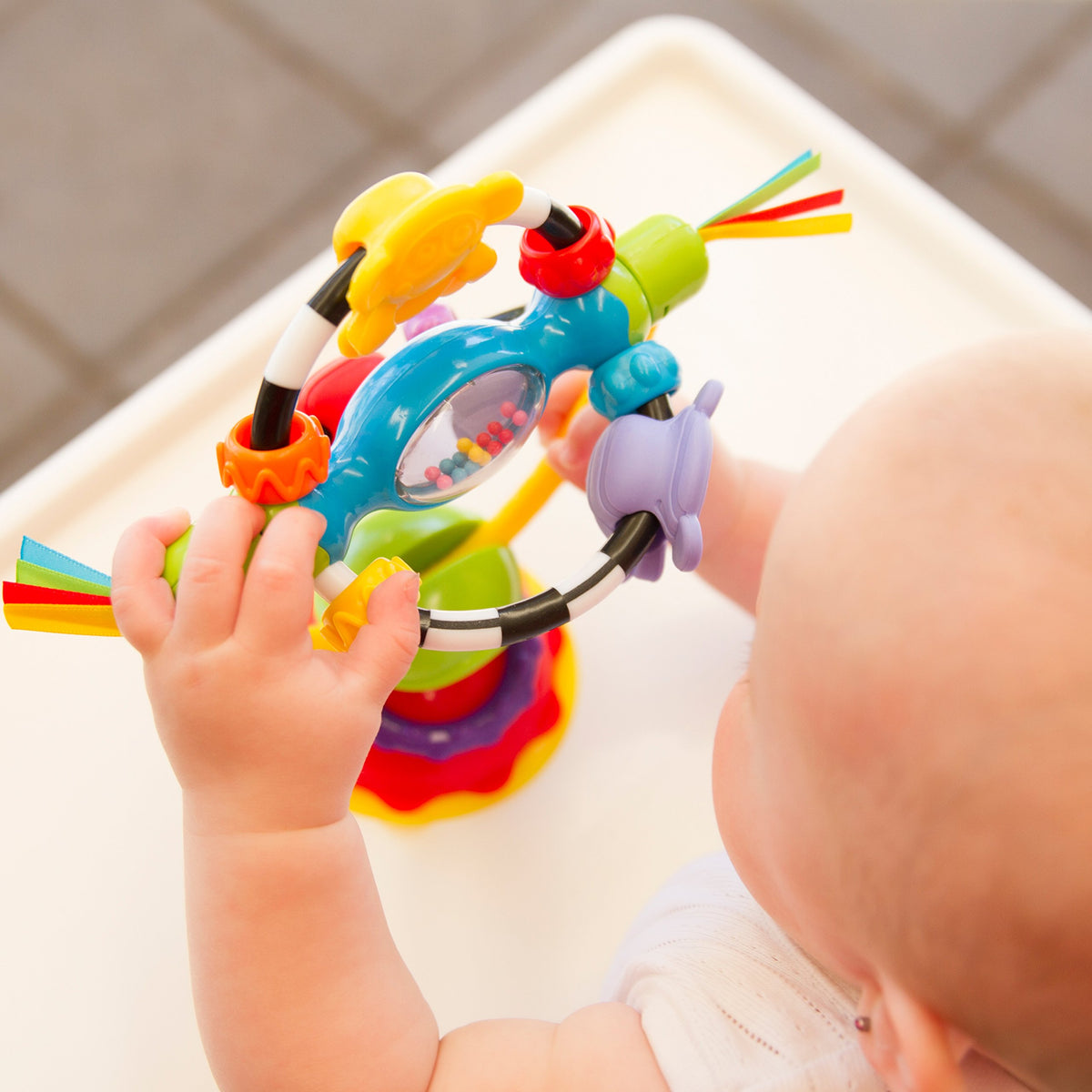 Playgro pyörivä helistin imukupilla, 6 kuukauden iästä alkaen