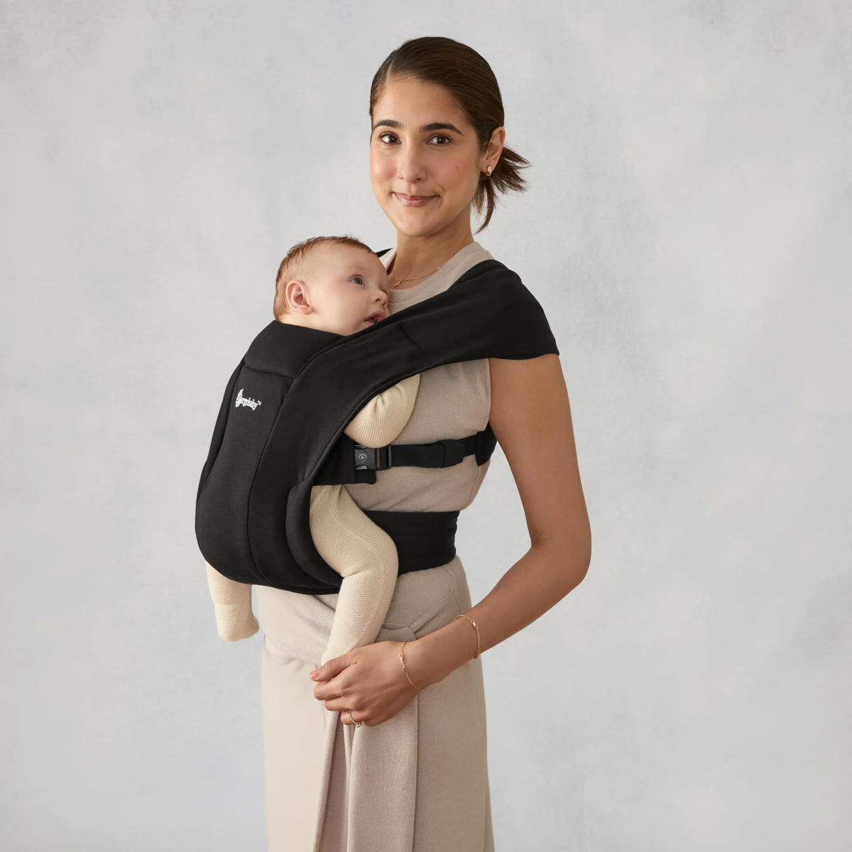 Ergobaby Embrace beebikandekott vastsündinule 0–12 kuud, Pure Black