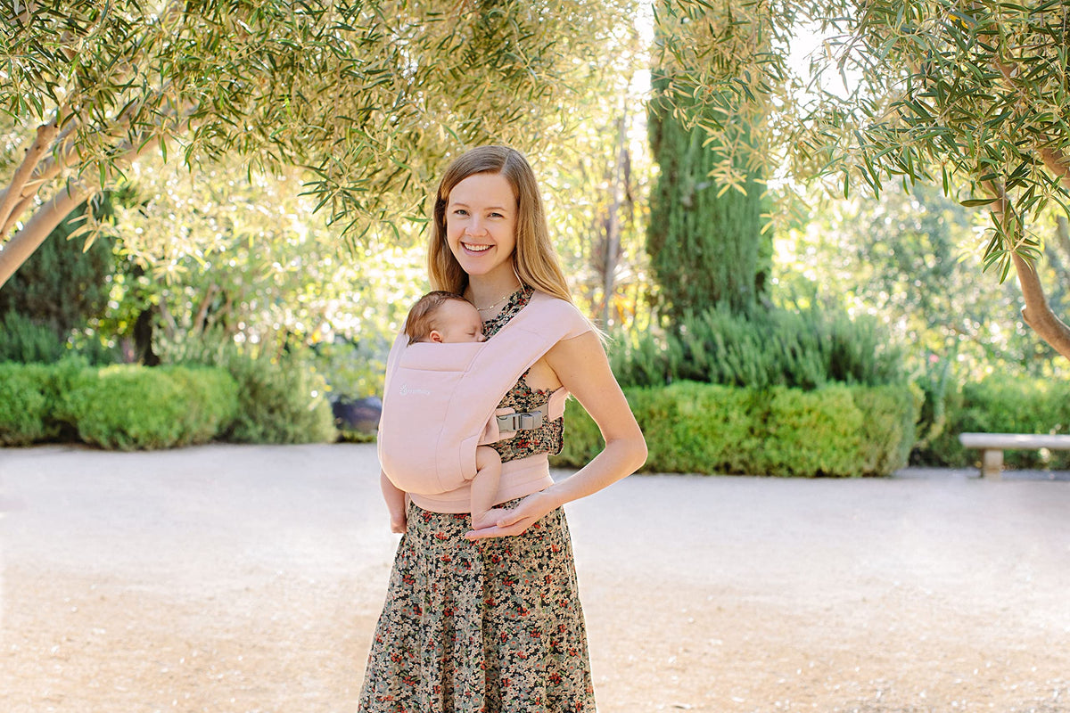 Ergobaby Embrace -kantoreppu vastasyntyneelle 0–12 kuukautta, Blush Pink