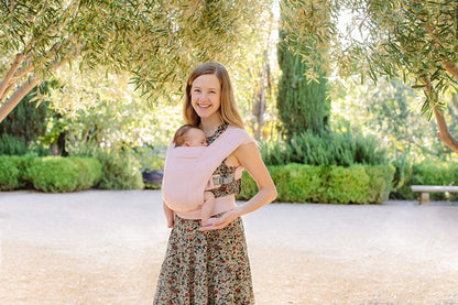 Ergobaby Embrace -kantoreppu vastasyntyneelle 0–12 kuukautta, Blush Pink