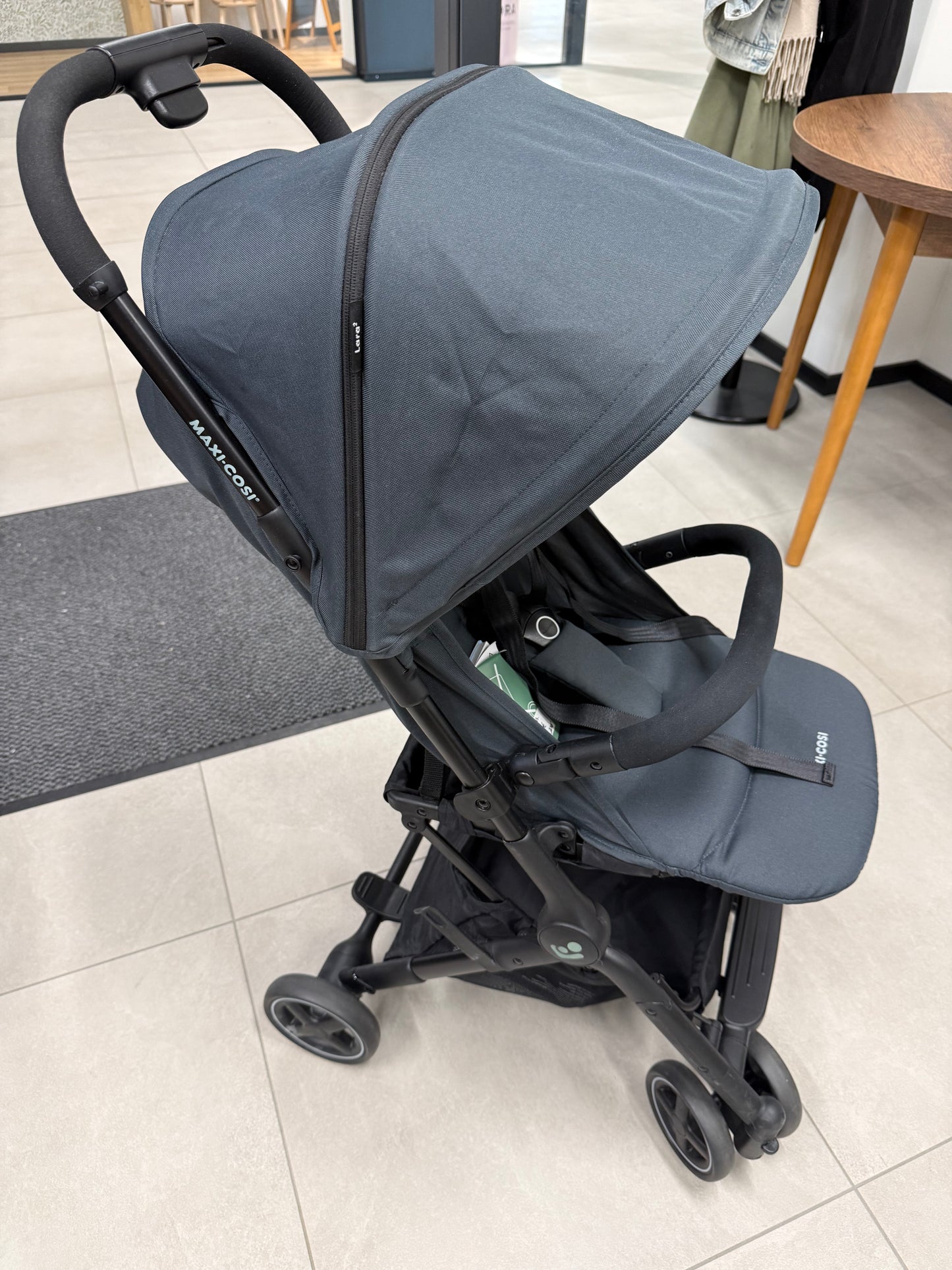 Maxi-Cosi Lara2 erittäin kevyt kokoontaitettava rattaat, harmaa
