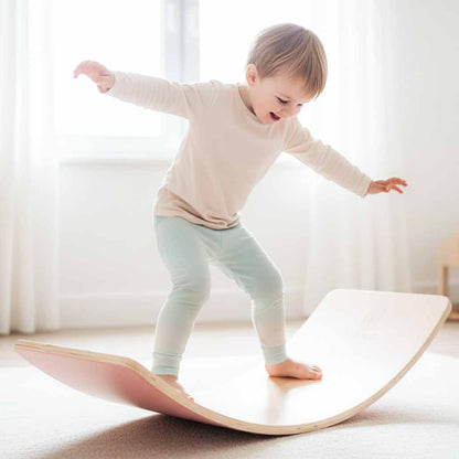 Montessori tasakaalulaud lastele, naturaalne puit roosa vildiga (82 × 30 cm)