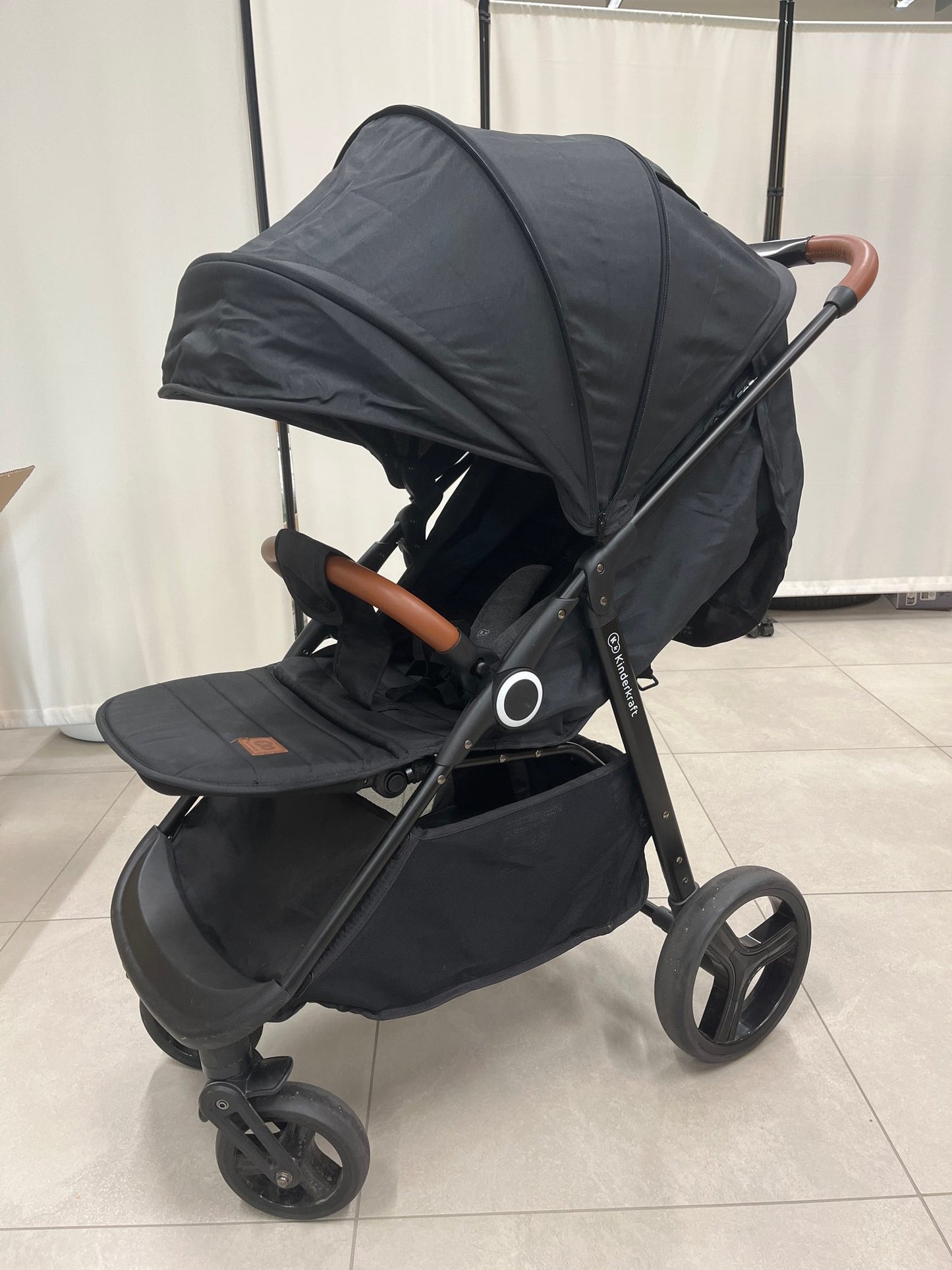 Kinderkraft Grande Plus jalutuskäru sünnist kuni 22 kg, must